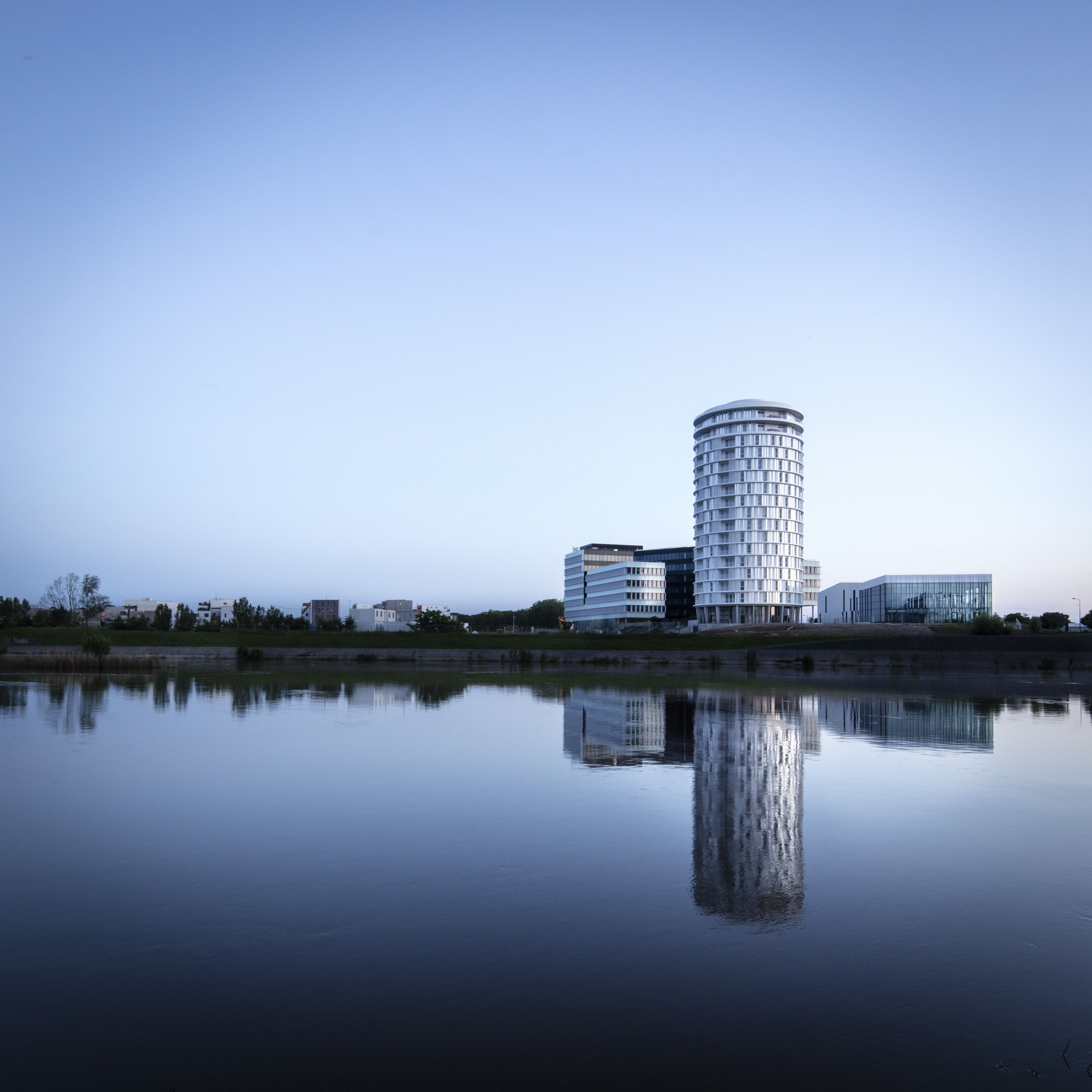 Quartier des Rives du Cher, la tour lumière - Juin 2016